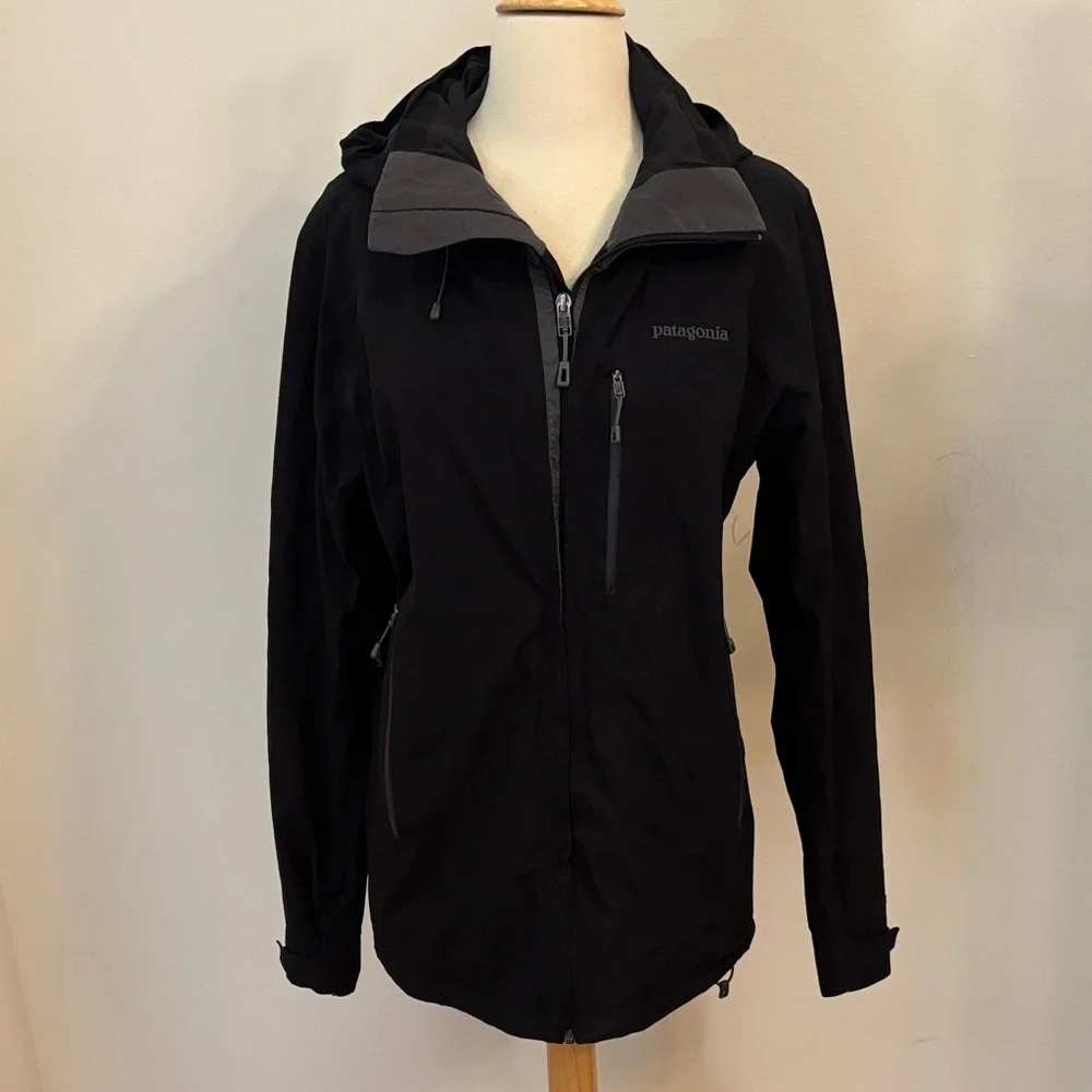 Patagonia Men's Black Hooded‎ Lightweight Goretex Jacket
